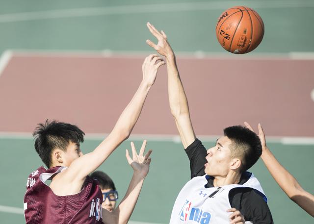 莫妮卡裸全乳无删减电影情事