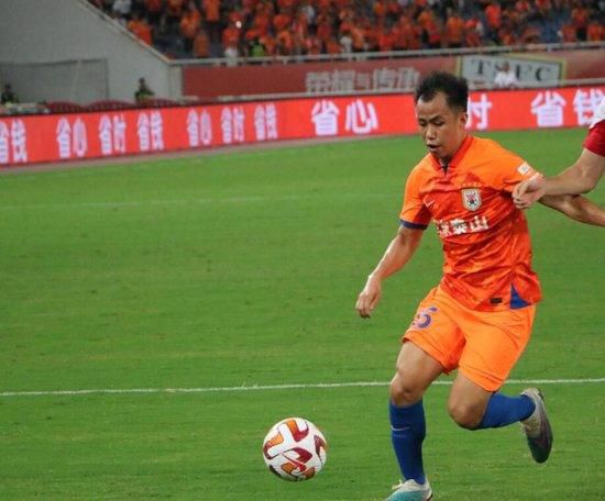 美女扒开尿口让男人舔
