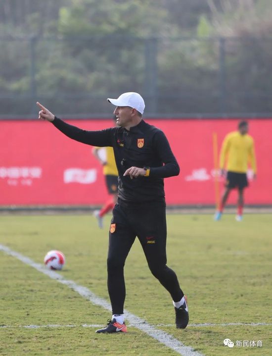 撩起老师旗袍狠狠挺进视频