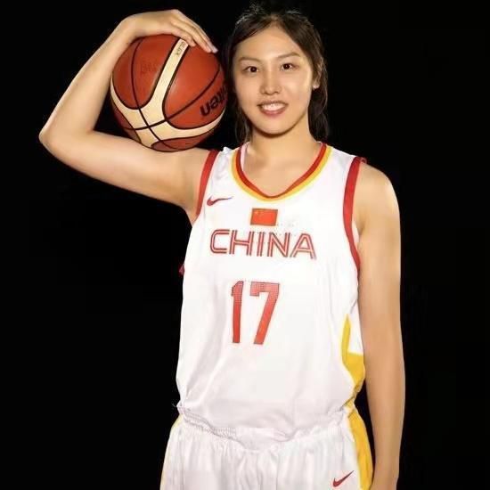 美女被艹动态图